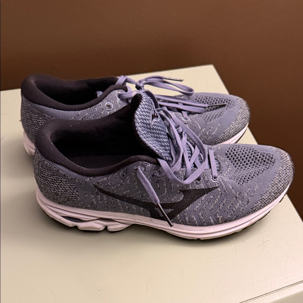 Mizuno Men's Sneakers - Gray and Black